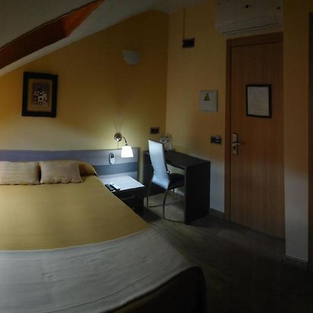 Hostal Dona Juana Авила Экстерьер фото